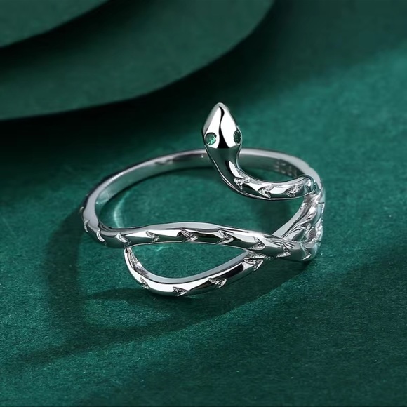 NWT 🐍 STAMPED .925 STERLING SILVER COILED GREEN EYES ETCHED SNAKE RING Size 8 - Picture 3 of 8